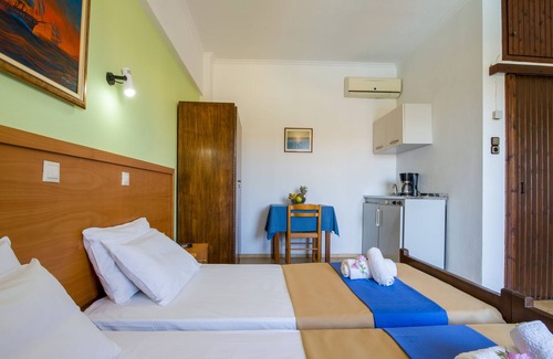 Pyrgos Psilonerou Hotel | Studios Kydonia