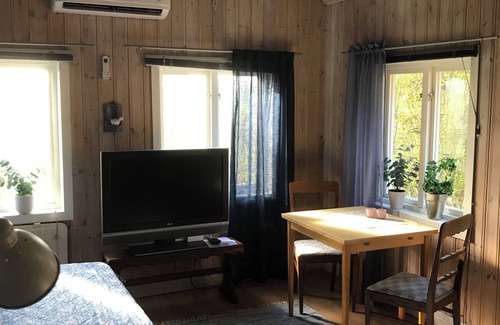 Eskilstuna Cabin | Stuga på Landet, Ganska Nära Travbanan, 8km Från Eskilstuna Centrum