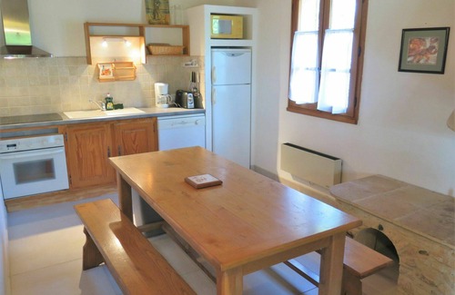 Blanquefort-sur-Briolance House | Stunning private villa for 4 guests with private pool, WIFI, TV, terrace, pets allowed and parking
