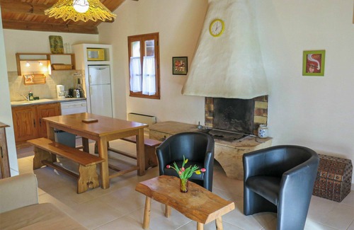 Blanquefort-sur-Briolance House | Stunning private villa for 4 guests with private pool, WIFI, TV, terrace, pets allowed and parking