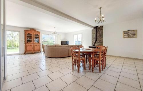 Saint-Pierre-de-Varengeville House | Stunning Home In St Paer With Wifi