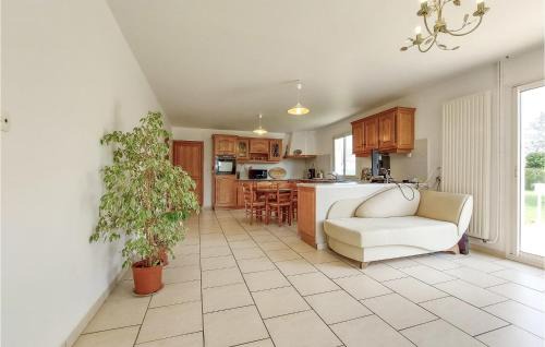Saint-Pierre-de-Varengeville House | Stunning Home In St Paer With Wifi