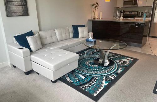 Calgary Chinatown Apartment | Stunning 1 bedroom condo in Calgary with riverview