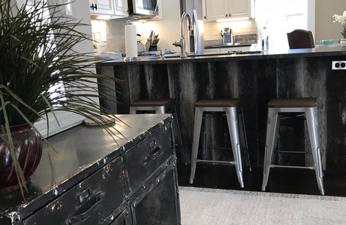 Historic Montford House | Stunning 1902 Historic Montford Cottage, Walk to downtown Asheville!