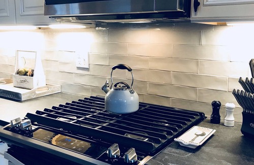 Historic Montford House | Stunning 1902 Historic Montford Cottage, Walk to downtown Asheville!