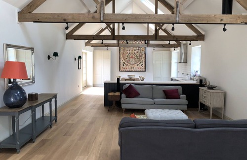 Winchester House | Stunning 19th century barn conversion in gorgeous Hampshire countryside