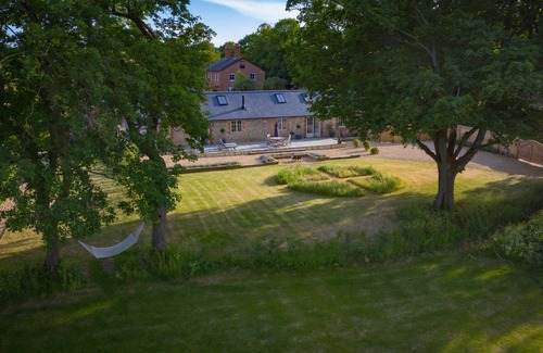 Winchester House | Stunning 19th century barn conversion in gorgeous Hampshire countryside