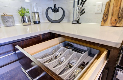 Energy Corridor Apartment | Stunning 1bd suite with warm and bold interiors, great amenities, & a pool view.