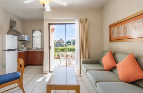 Campo de Golf Fonatur House | Stunning 1BR Suite Steps to Plaza Italia Square