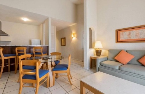 Campo de Golf Fonatur House | Stunning 1BR Suite Steps to Plaza Italia Square