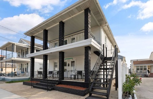 Wildwood Apartment | Stunning 2 BDRM Retreat Steps from WW Beach
