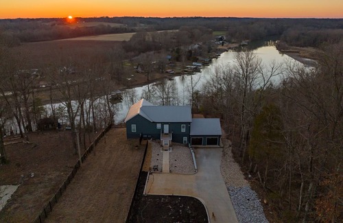 Rogersville Condo | Stunning 2-Bed, 1-Bath Condo Overlooking Blue Water Creek
