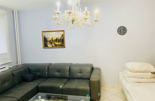 Kamyk Apartment | Stunning 2-Bed Apartment in Praha 4