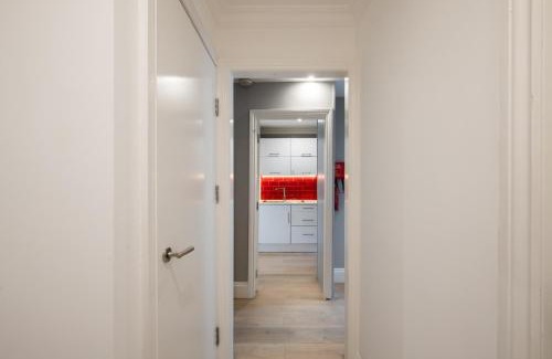 Moffat Apartment | Stunning 2 Bedroom Flat in Battersea