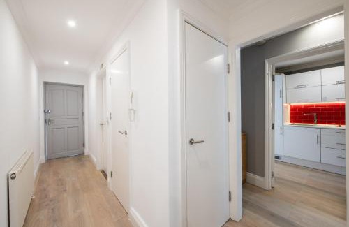 Moffat Apartment | Stunning 2 Bedroom Flat in Battersea