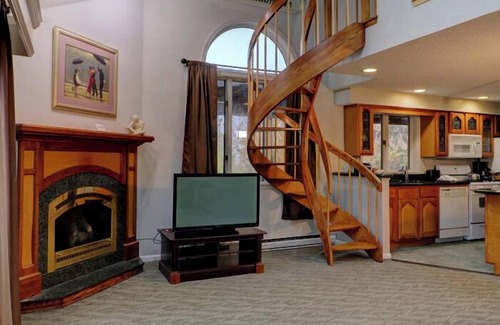 Bartlett Hotel | Stunning 2-Bedroom Nordic Village Condo with Mountain Views, Private Deck & Modern Comforts