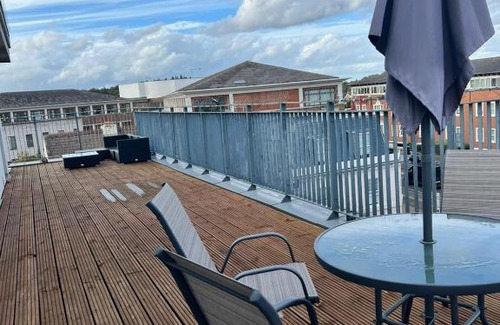 Runnymede Apartment | Stunning 2 bedroom Penthouse - 5min to Thorpe Park