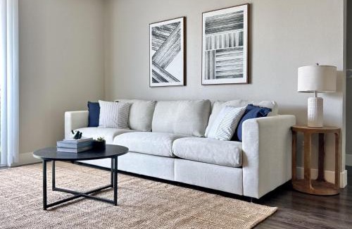 Pico Apartment | Stunning 2BD 2BTH Apt in Santa Monica!