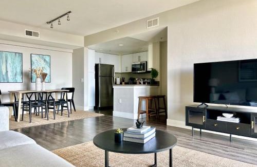 Pico Apartment | Stunning 2BD 2BTH Apt in Santa Monica!