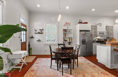 Faubourg Delachaise House | Stunning 2BD | Uptown-Music Vibes | Gated Parking