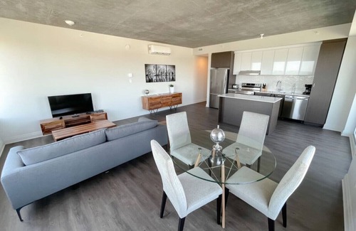 Saint-Laurent Condo | Stunning 2BR Apt with City Views, Near Place Vertu