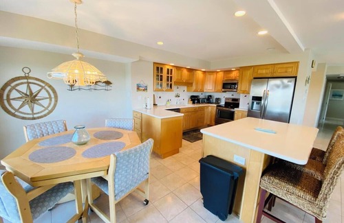 The Pines Condo | Stunning 2BR Condo with Lake/Ocean Views, Rooftop Pool & Parking