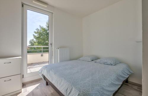 Poteries Apartment | Stunning 2BR Flat with Terrace and private parking