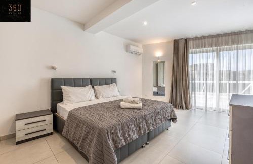 Pieta Apartment | Stunning 2BR penthouse with harbour view & BBQ by 360 Estates