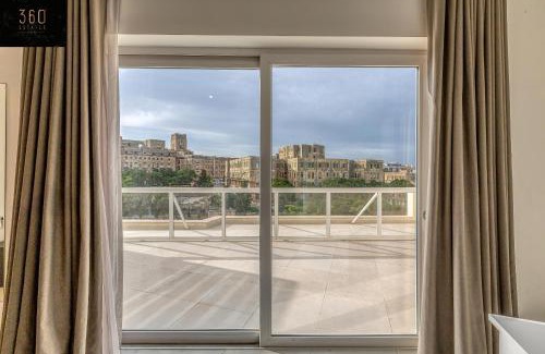 Pieta Apartment | Stunning 2BR penthouse with harbour view & BBQ by 360 Estates