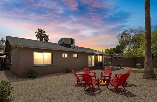 Village Park Four House | Stunning 3 Bd / 2 Ba | 10-Minute Walk to Sloan/Riverview Parks!