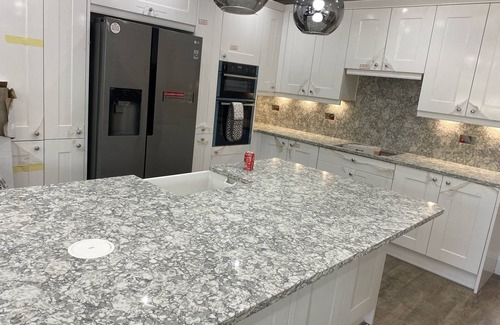 Potters Bar House | Stunning 3 bedroom home with HOT tub and 75inch tv