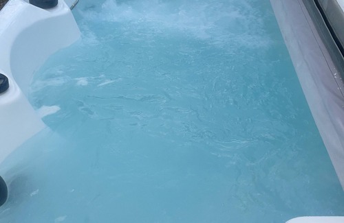 Potters Bar House | Stunning 3 bedroom home with HOT tub and 75inch tv