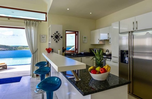 Freetown Villa | Stunning 3 bedroom villa with Pool & Jacuzzi