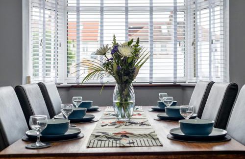 Mortlake House | Stunning 3BR House w Garden & Parking in Richmond