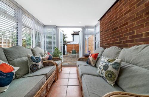 Mortlake House | Stunning 3BR House w Garden & Parking in Richmond