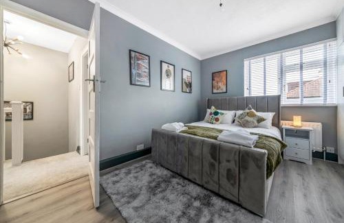 Mortlake House | Stunning 3BR House w Garden & Parking in Richmond
