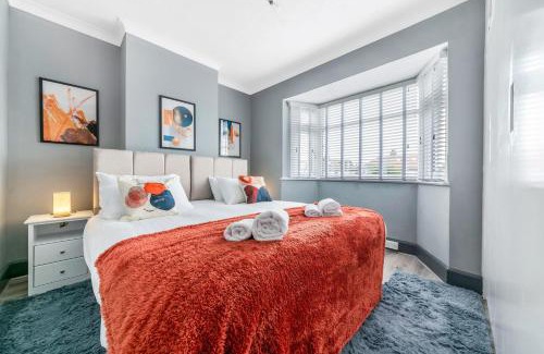 Mortlake House | Stunning 3BR House w Garden & Parking in Richmond