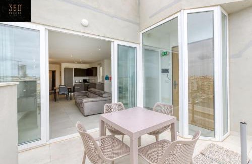 Pieta Apartment | Stunning 3BR penthouse, opposite the harbour by 360 Estates