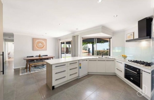 Eagle Heights House | Stunning 4-Bedroom Home with Breath-taking Gold Coast City Views!