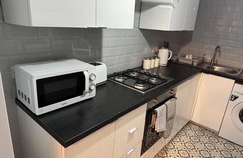 Harehills House | Stunning 4-Bed House in Leeds close to center