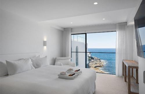 Maroubra Apartment | Stunning 4BR Waterfront House with pool in Sth Coogee
