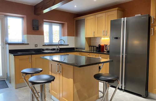 Pagham House | Stunning 5 bedroom family home just 5 mins to the beach!