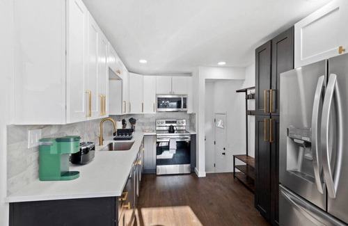 Sunnyside House | Stunning 5-Bedroom Home in DEN