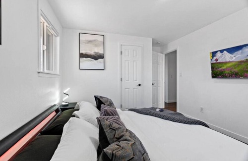 Sunnyside House | Stunning 5-Bedroom Home in DEN