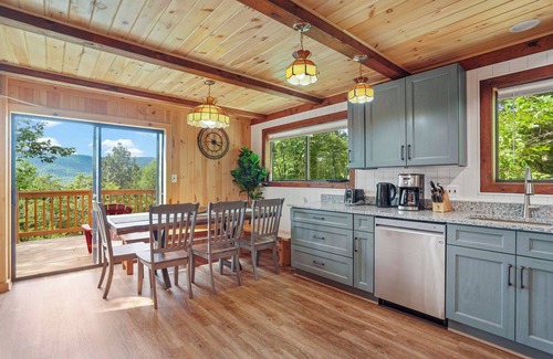 Bergton Cabin | Stunning A-Frame in Basye - Sauna, Jacuzzi, Sleeps 8, Games, 3 bdr, and 2 bath.
