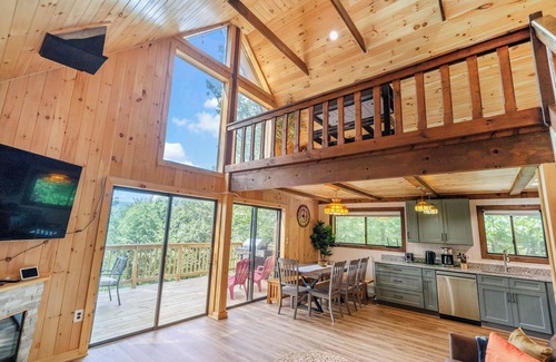 Bergton Cabin | Stunning A-Frame in Basye - Sauna, Jacuzzi, Sleeps 8, Games, 3 bdr, and 2 bath.