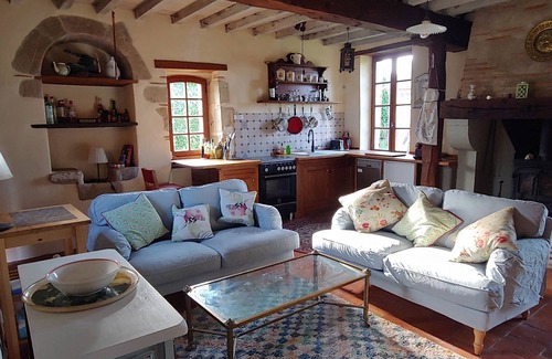 Saint-Avit Cottage | Stunning ancient stone cottage with private pool, set in panoramic lake location