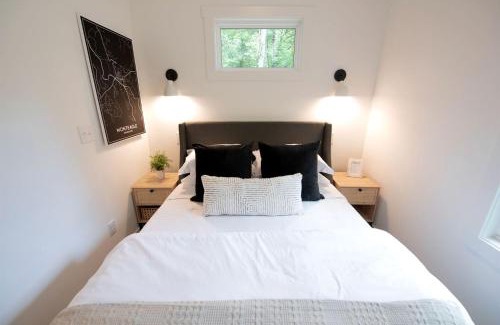 Monteagle House | Stunning and Fully-Equipped Tiny House with Breathtaking Views of South Cumberland State Park in Monteagle, TN