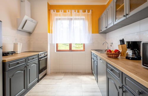 Veli Brgud Apartment | Stunning apartment in Bresca with WiFi