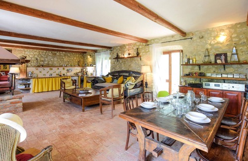 Ficulle Apartment | Stunning apartment in Ficulle with WiFi